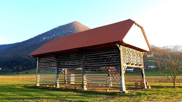 Gabled barn Čreti Poljčane